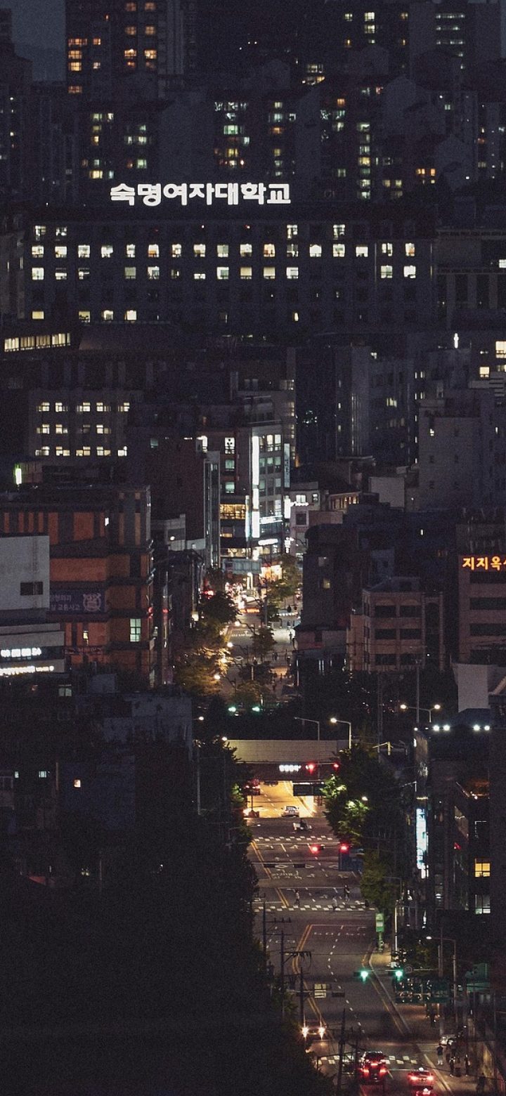 韩国电影在线 App 筛选页截图，年份与题材标签以胶囊按钮排布，用户正在勾选犯罪与悬疑两个分类